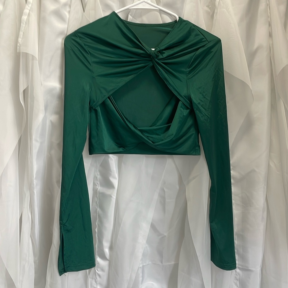 Green flare sleeved crop top